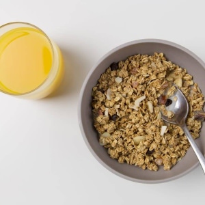 Qué comer para bajar el colesterol: incluye en tu dieta estos 8 alimentos y frutas súper efectivos